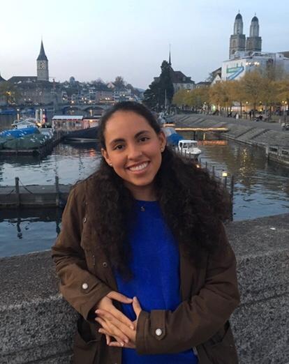 "Escogí la Javeriana Cali porque me encantó la profundización que brindaba en el plan de estudios de Psicología hacia las neurociencias y la psicología clínica, así como la formación integral que ofrecía a sus estudiantes, buscando que nos destaquemos no solo a nivel académico y profesional, sino también, y especialmente, a nivel personal, que sean personas con alta calidad humana. Me encanta la Psicología del deporte, y en cuanto a los énfasis que brinda la universidad en el campo de Psicología Clínica escogí humanismo.Los psicólogos de la Javeriana Cali nos diferenciamos de otros profesionales por la capacidad para estudiar, comprender y explicar el comportamiento humano desde una mirada, actitud y postura clínica que permita abordar de manera global e integral al ser humano desde su dimensión cognitiva, afectiva, social, física, etc. Igualmente, la formación durante año y medio en neurociencias pienso que es un aspecto que también caracteriza y diferencia al psicólogo javeriano". María José Rangel, estudiante de Psicología.