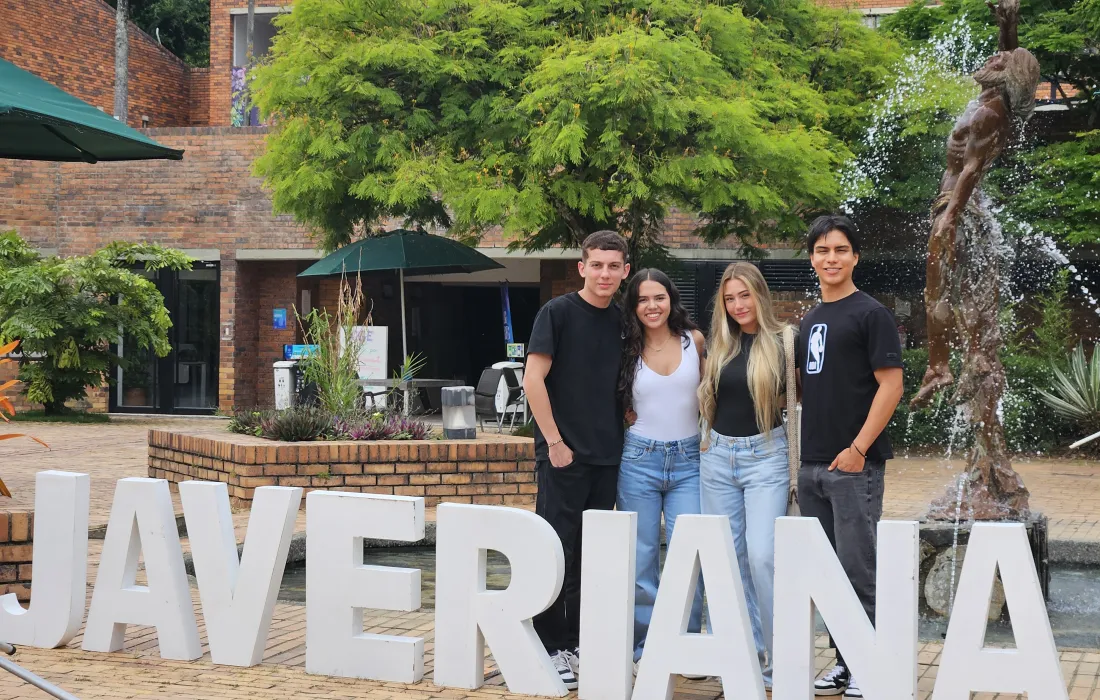 Estudiantes en actividad del Centro de Bienestar