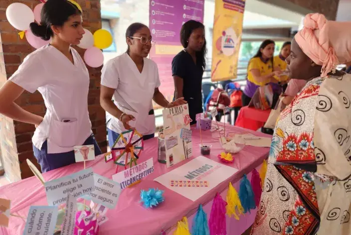 Estudiantes en actividad del Centro de Bienestar
