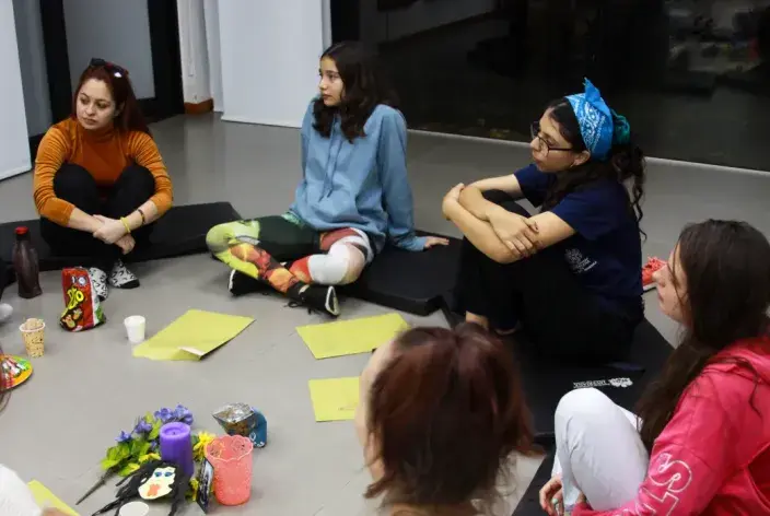 Estudiantes en actividad del Centro de Bienestar