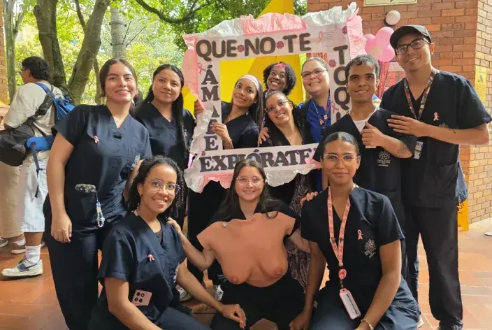 Estudiantes en actividad del Centro de Bienestar