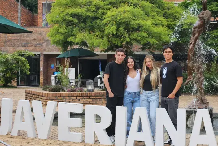 Estudiantes en actividad del Centro de Bienestar