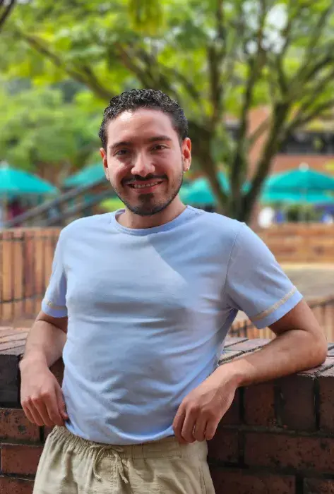 Hombre sonriendo